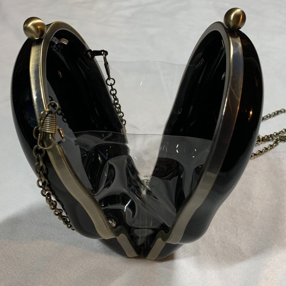 Skull Clutch with Chain - Picture 2 of 8